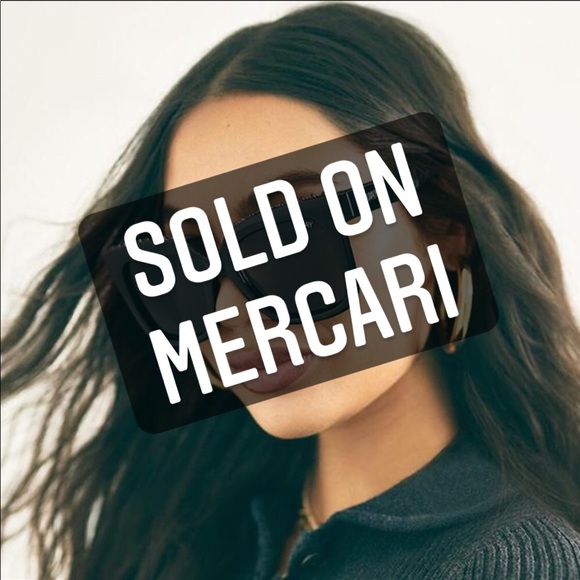 Quay Australia Accessories - QUAY Icy Studs • Black Stud/Smoke Sunglasses